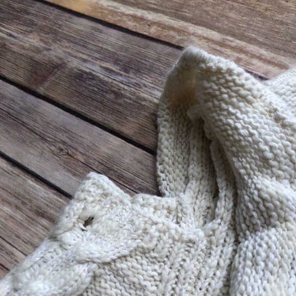 River Island Cold Shoulder Ruffle Top - Picture 3 of 6